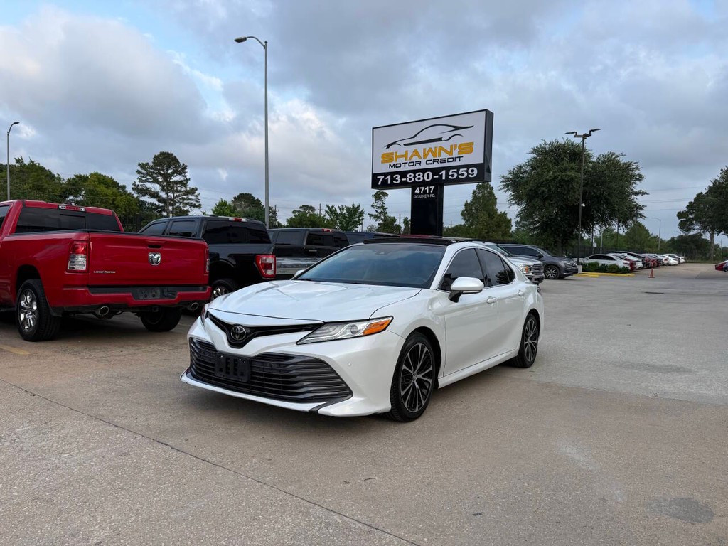 Toyota Camry Vehicle Full-screen Gallery Image 40