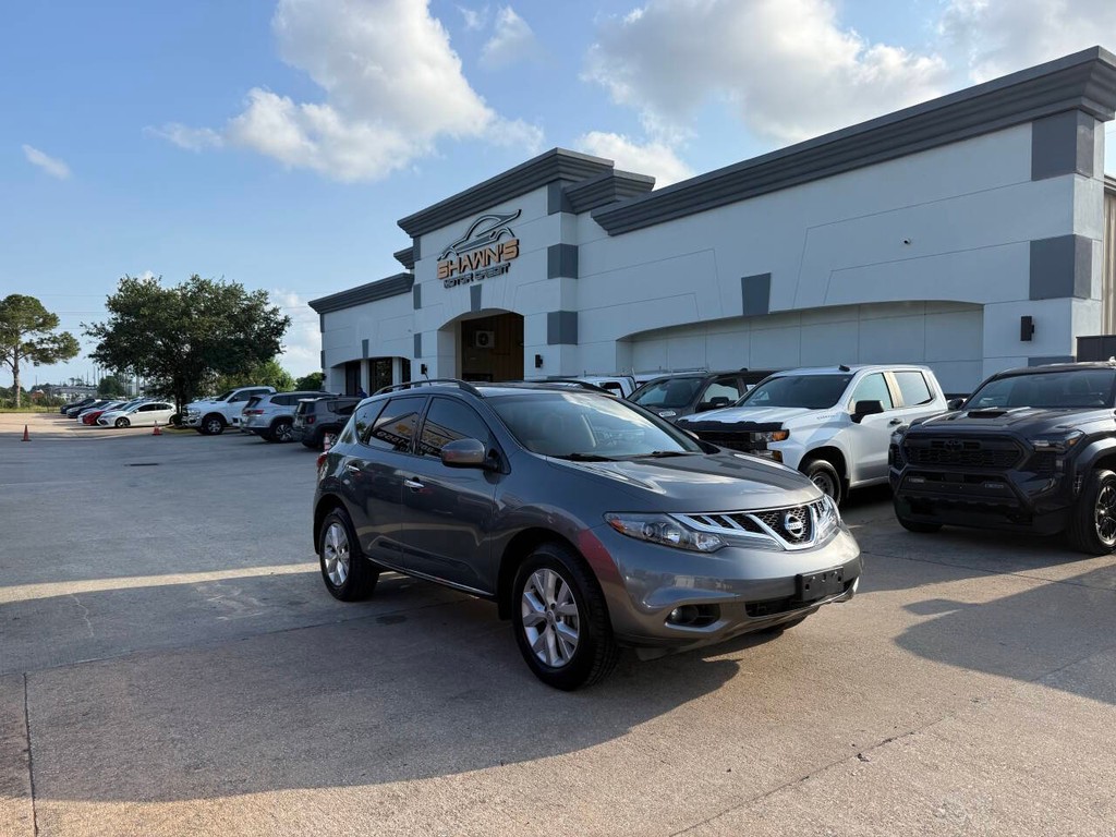 Nissan Murano Vehicle Full-screen Gallery Image 02