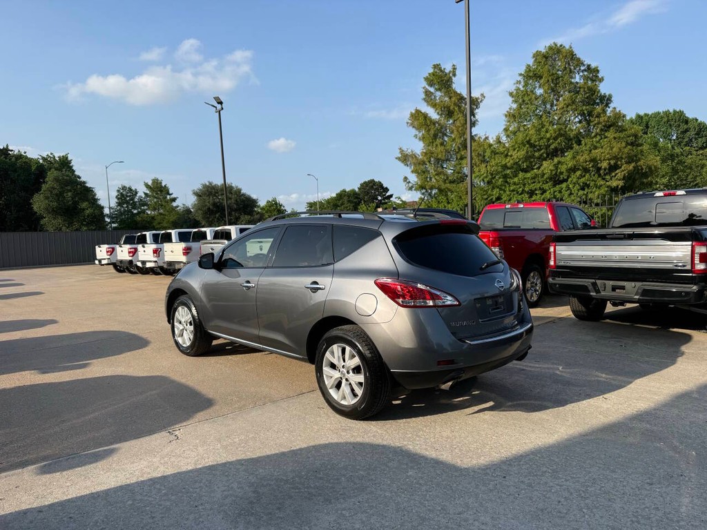 Nissan Murano Vehicle Full-screen Gallery Image 04