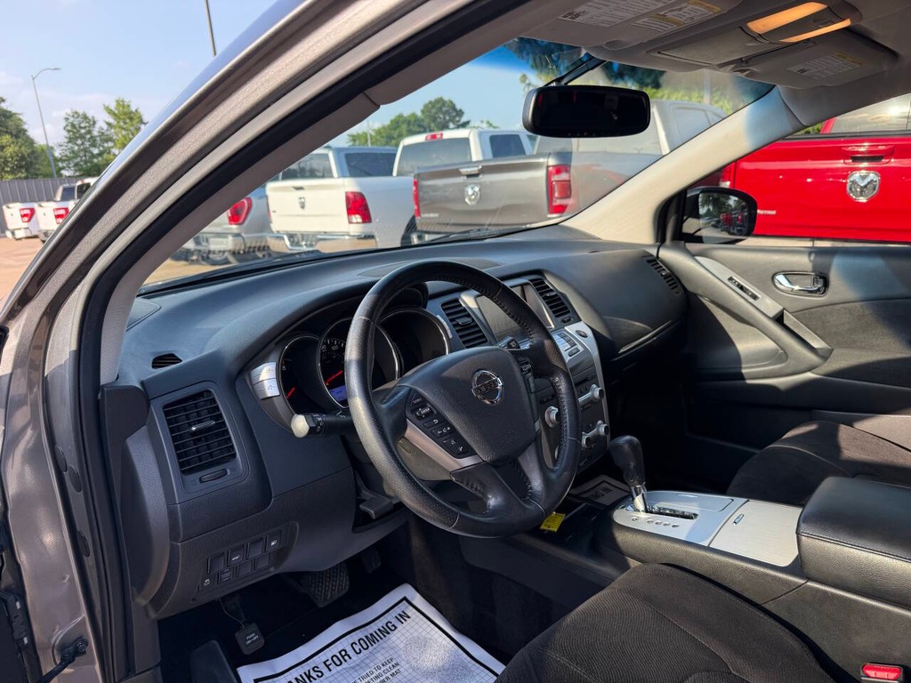 Nissan Murano Vehicle Full-screen Gallery Image 06