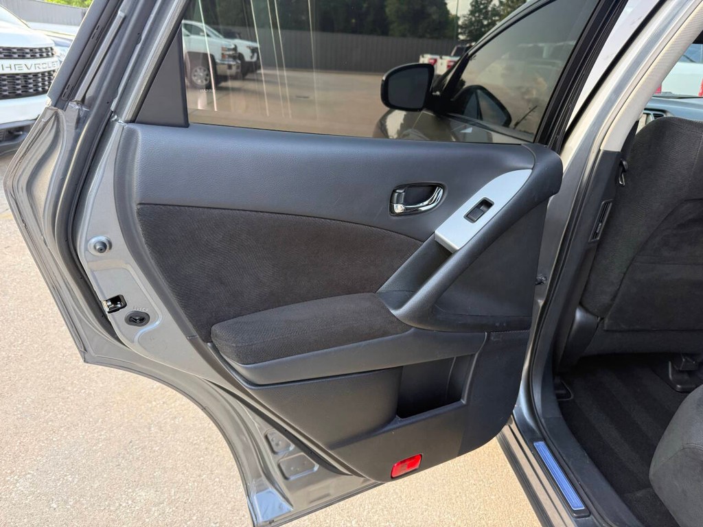 Nissan Murano Vehicle Full-screen Gallery Image 14
