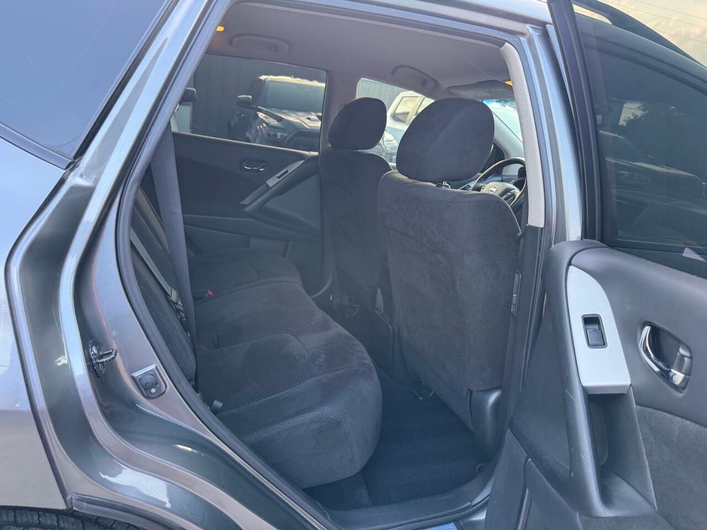 Nissan Murano Vehicle Full-screen Gallery Image 15