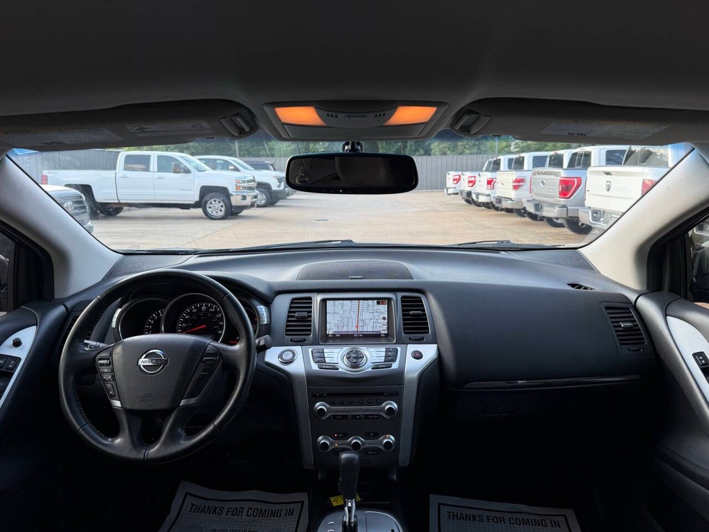 Nissan Murano Vehicle Full-screen Gallery Image 17