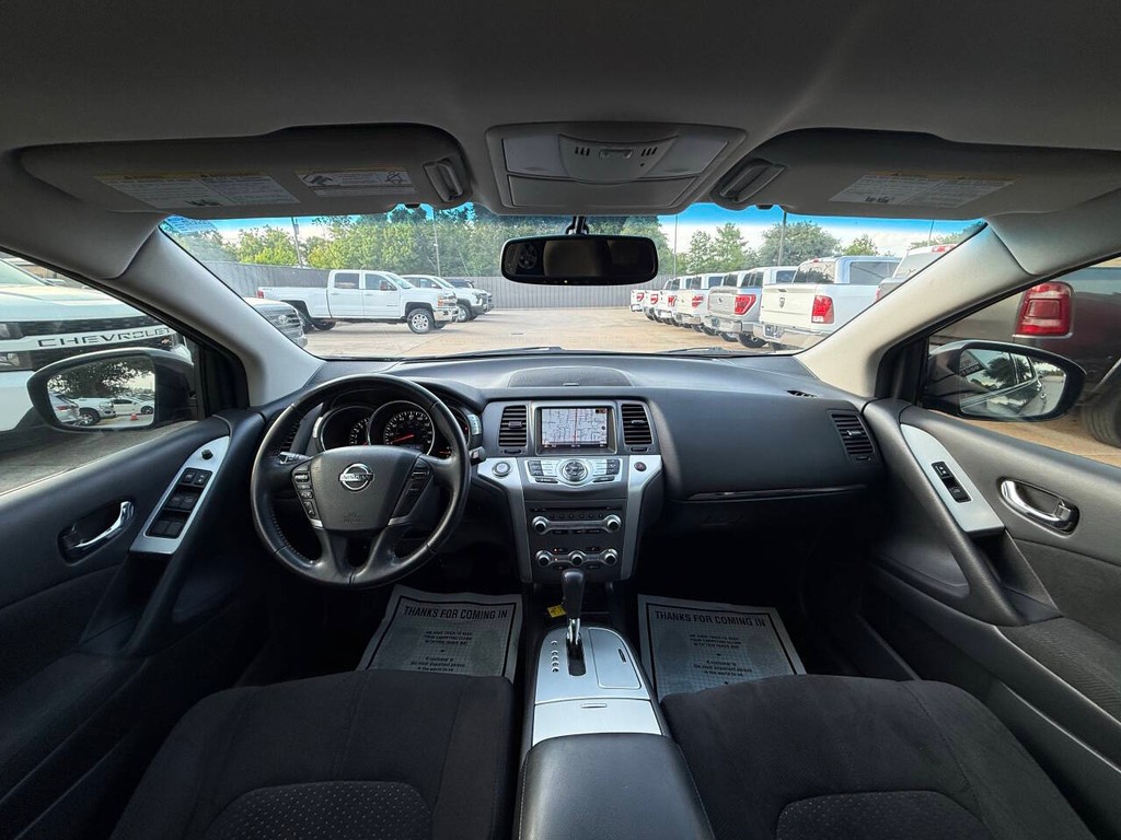 Nissan Murano Vehicle Full-screen Gallery Image 18