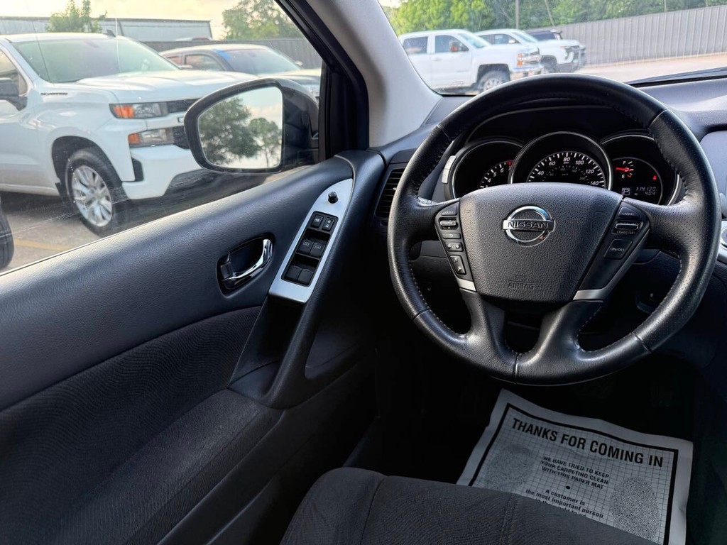 Nissan Murano Vehicle Full-screen Gallery Image 19