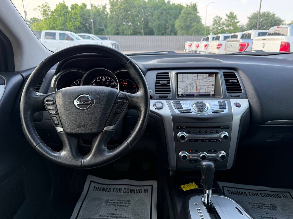 Nissan Murano Vehicle Full-screen Gallery Image 21