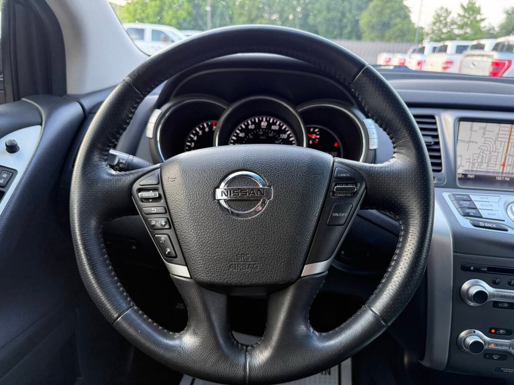 Nissan Murano Vehicle Full-screen Gallery Image 22