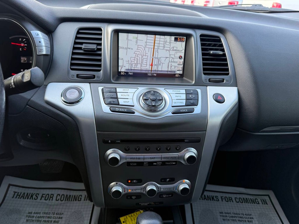 Nissan Murano Vehicle Full-screen Gallery Image 24