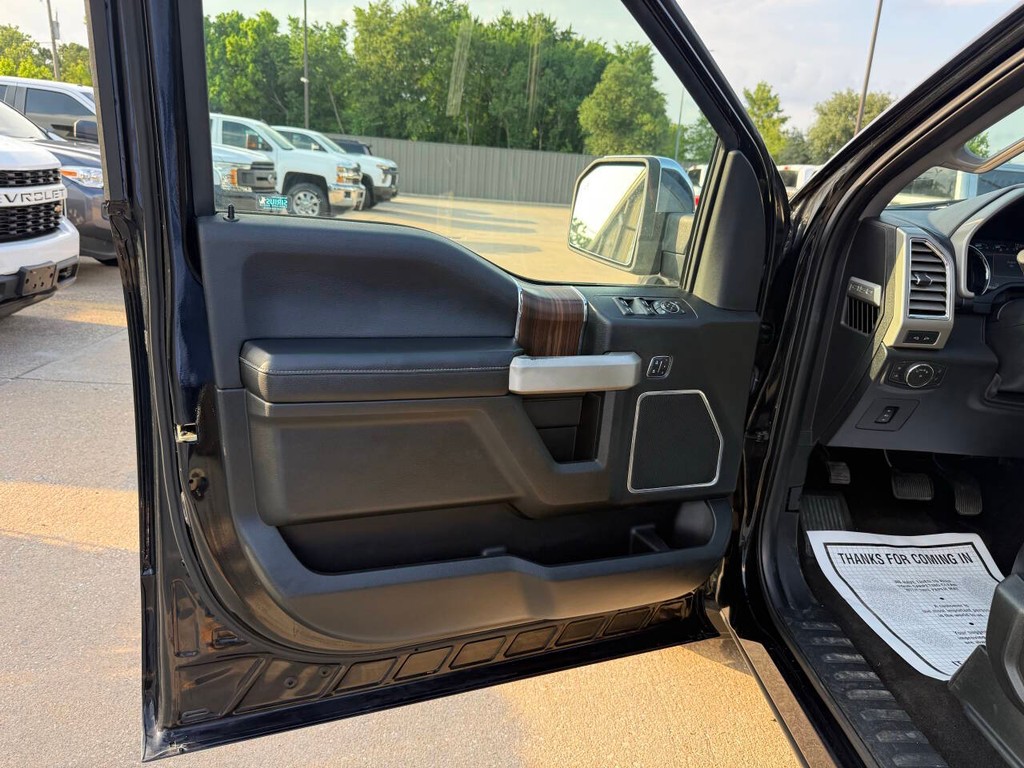 Ford F-150 Vehicle Full-screen Gallery Image 08