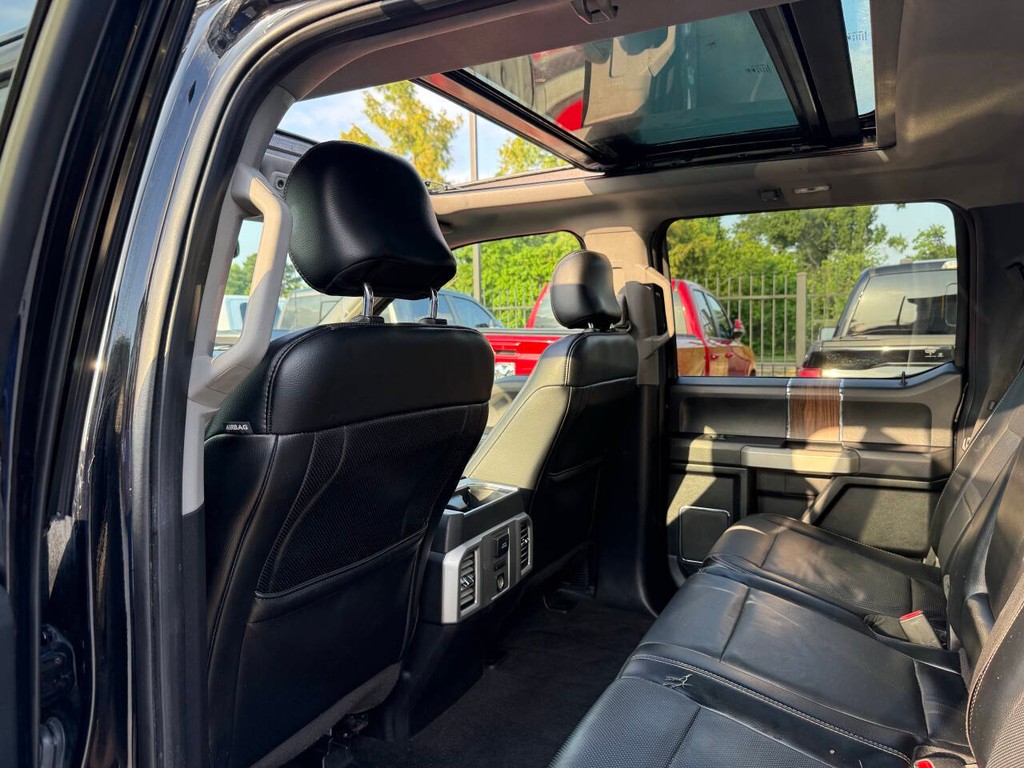 Ford F-150 Vehicle Full-screen Gallery Image 12