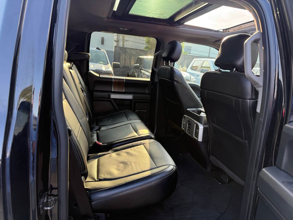 Ford F-150 Vehicle Full-screen Gallery Image 15