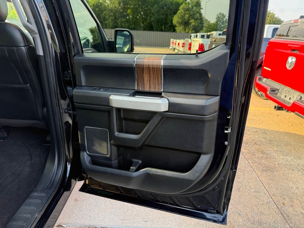 Ford F-150 Vehicle Full-screen Gallery Image 18