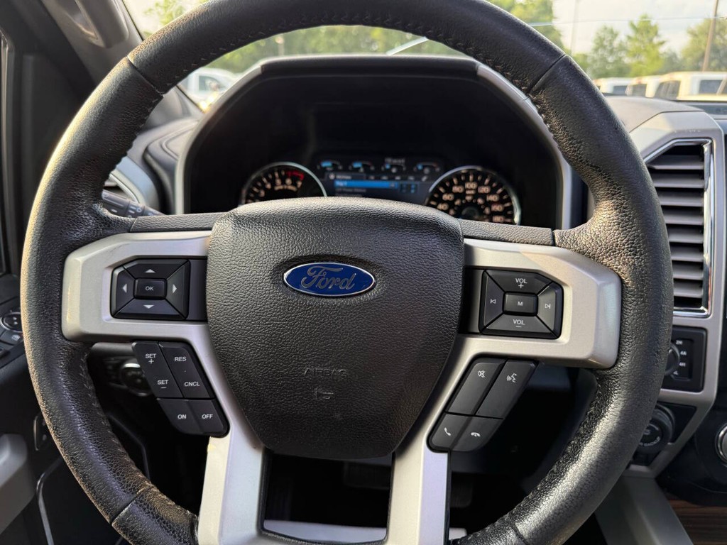 Ford F-150 Vehicle Full-screen Gallery Image 25