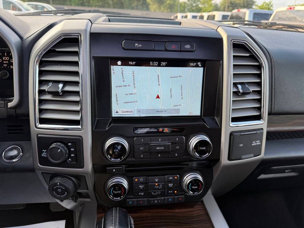 Ford F-150 Vehicle Full-screen Gallery Image 26