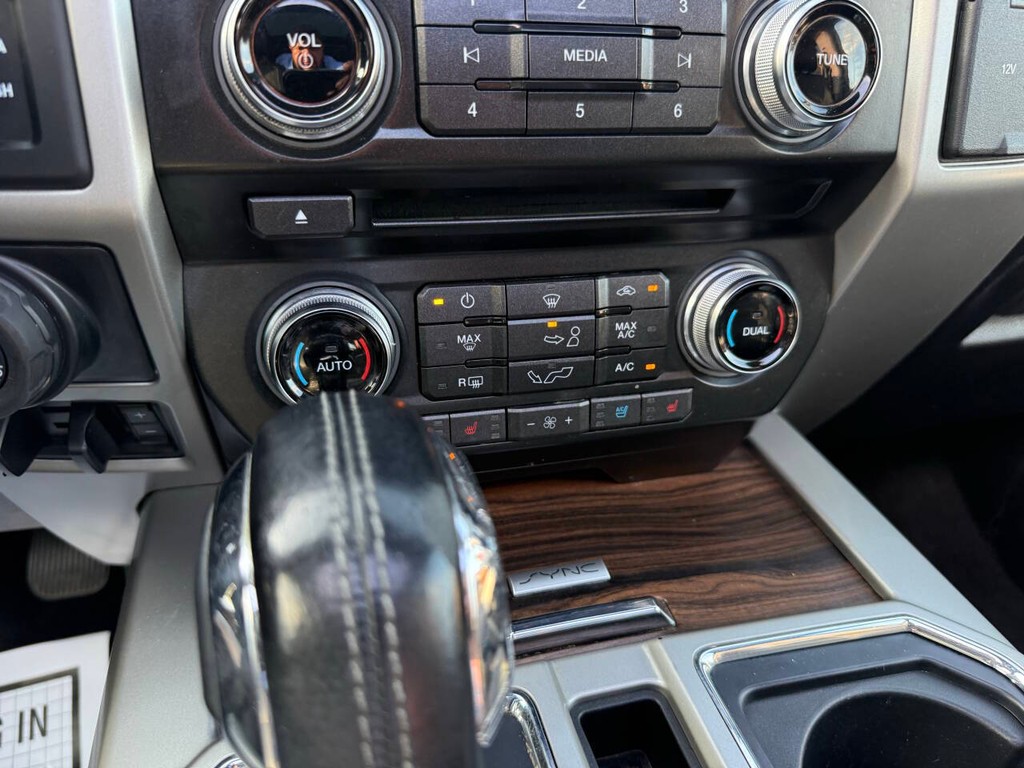 Ford F-150 Vehicle Full-screen Gallery Image 30