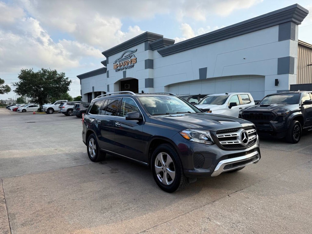 Mercedes-Benz GLS Vehicle Full-screen Gallery Image 02
