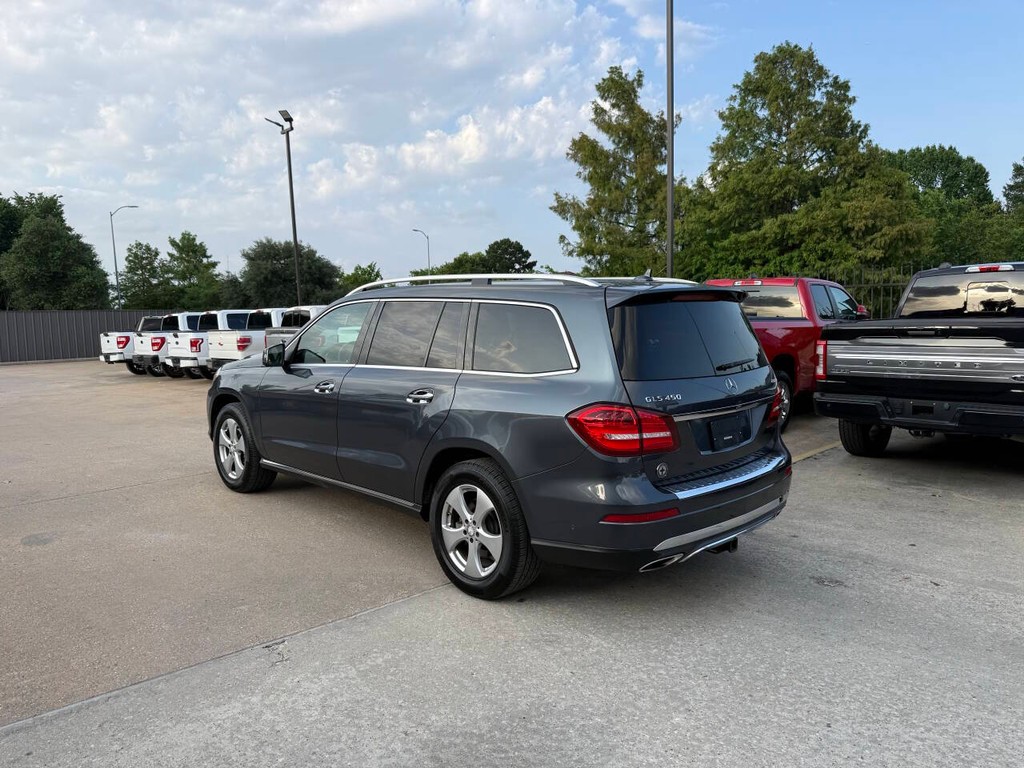 Mercedes-Benz GLS Vehicle Full-screen Gallery Image 04