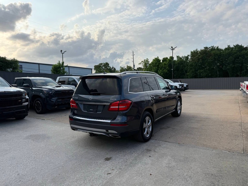 Mercedes-Benz GLS Vehicle Full-screen Gallery Image 05