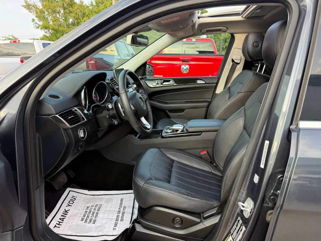 Mercedes-Benz GLS Vehicle Full-screen Gallery Image 07