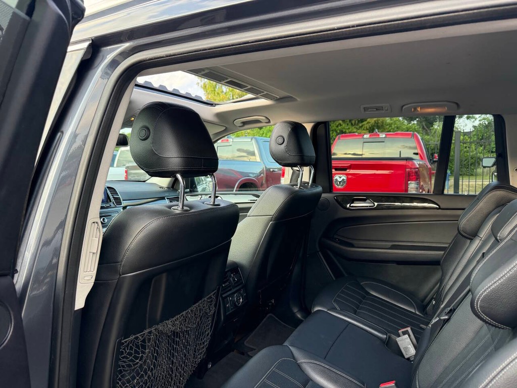 Mercedes-Benz GLS Vehicle Full-screen Gallery Image 12