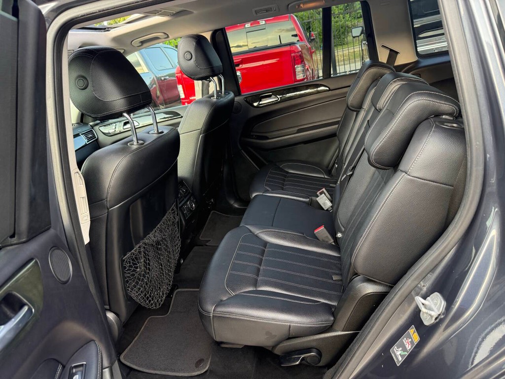 Mercedes-Benz GLS Vehicle Full-screen Gallery Image 13