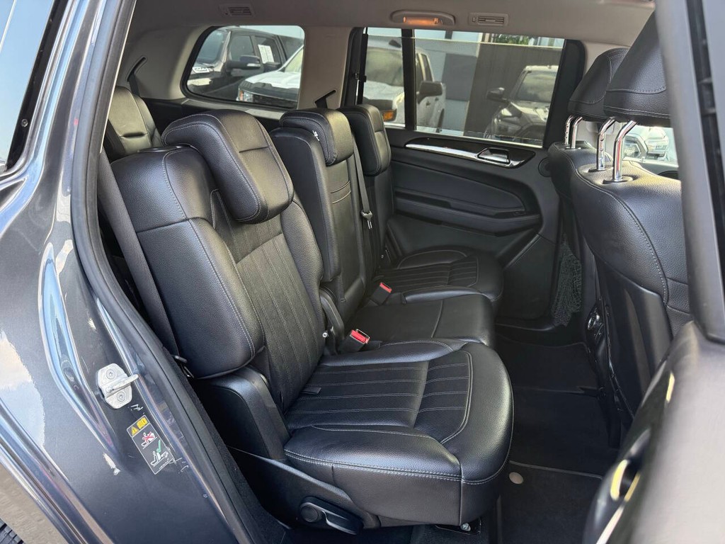 Mercedes-Benz GLS Vehicle Full-screen Gallery Image 16