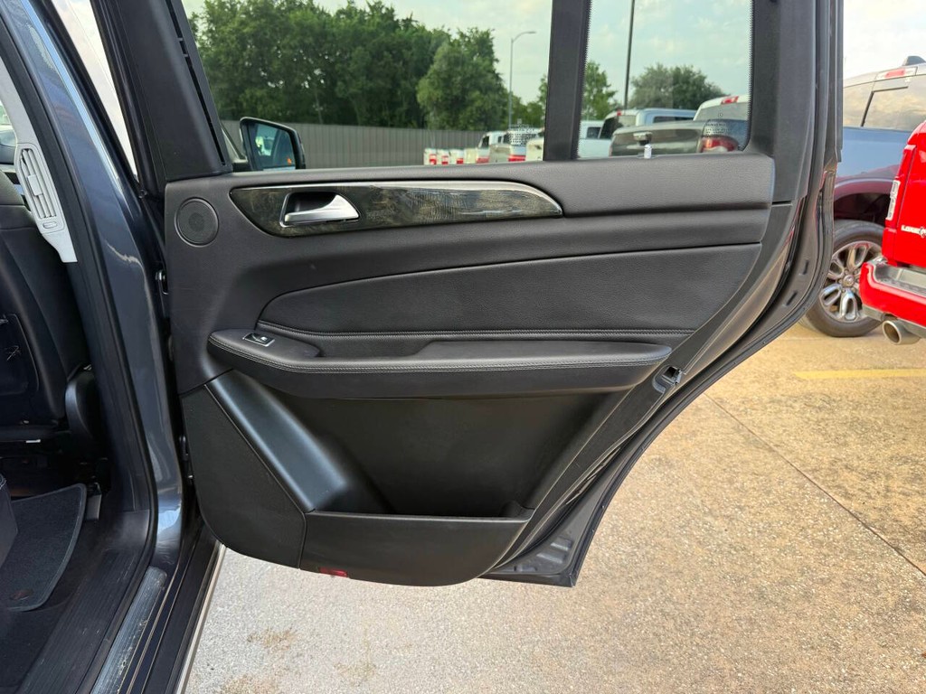 Mercedes-Benz GLS Vehicle Full-screen Gallery Image 18