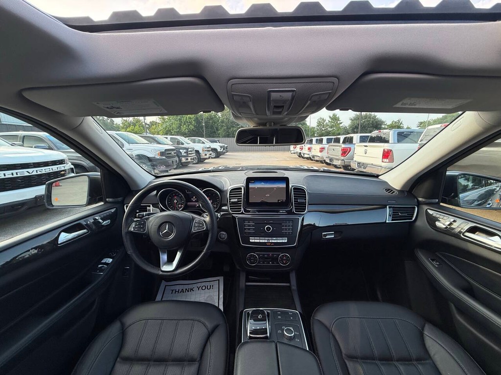 Mercedes-Benz GLS Vehicle Full-screen Gallery Image 20