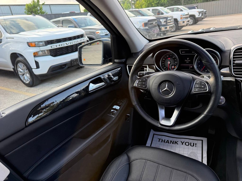 Mercedes-Benz GLS Vehicle Full-screen Gallery Image 21