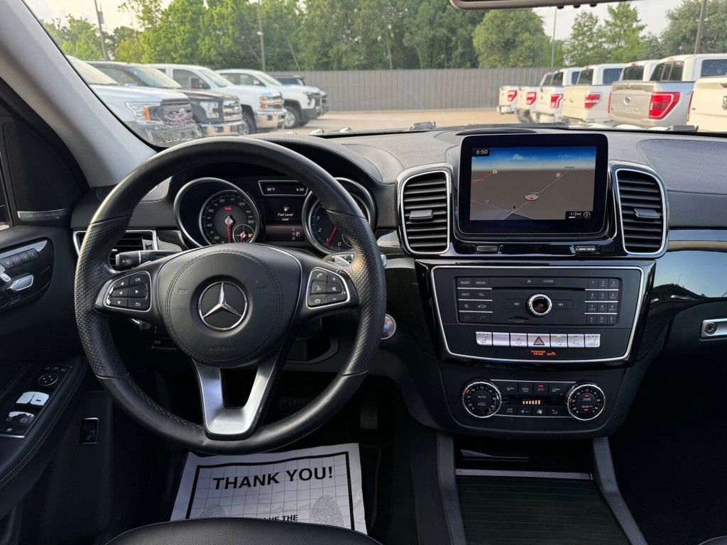 Mercedes-Benz GLS Vehicle Full-screen Gallery Image 23