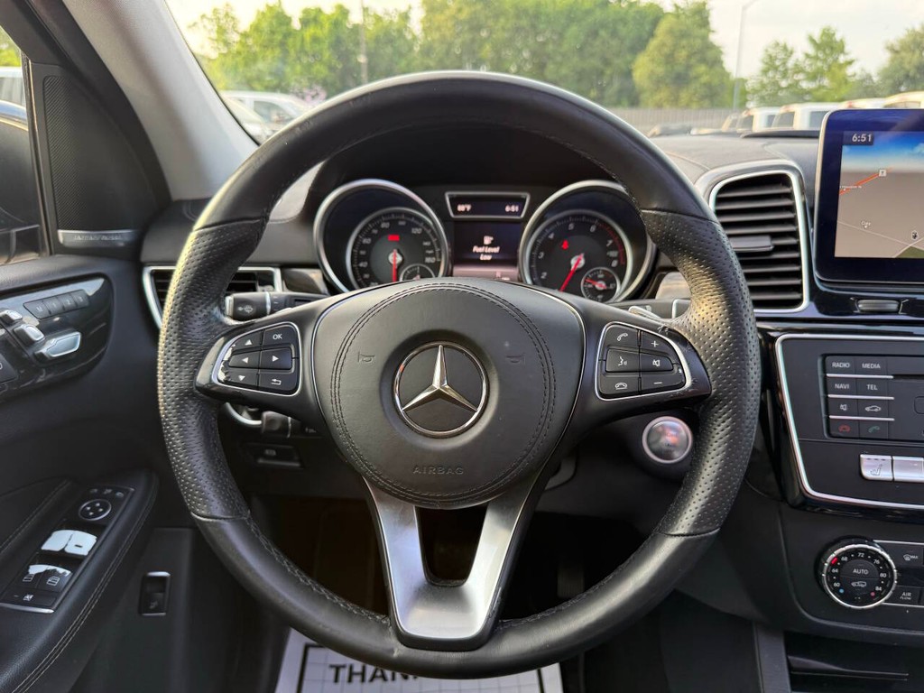 Mercedes-Benz GLS Vehicle Full-screen Gallery Image 25