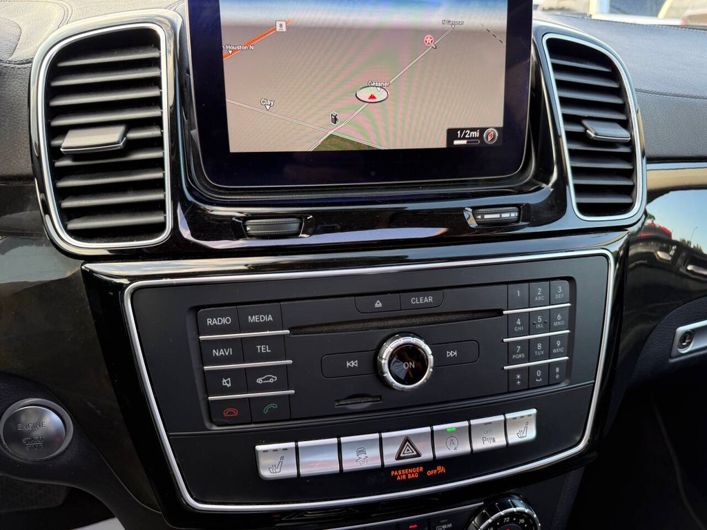 Mercedes-Benz GLS Vehicle Full-screen Gallery Image 28