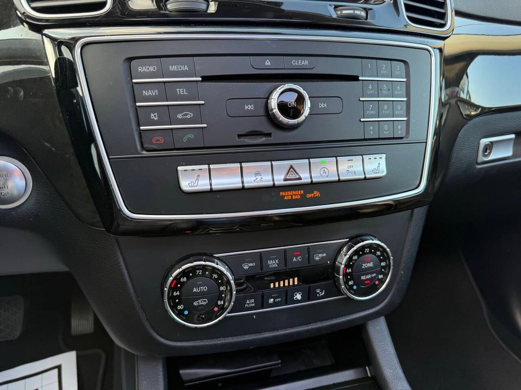 Mercedes-Benz GLS Vehicle Full-screen Gallery Image 29