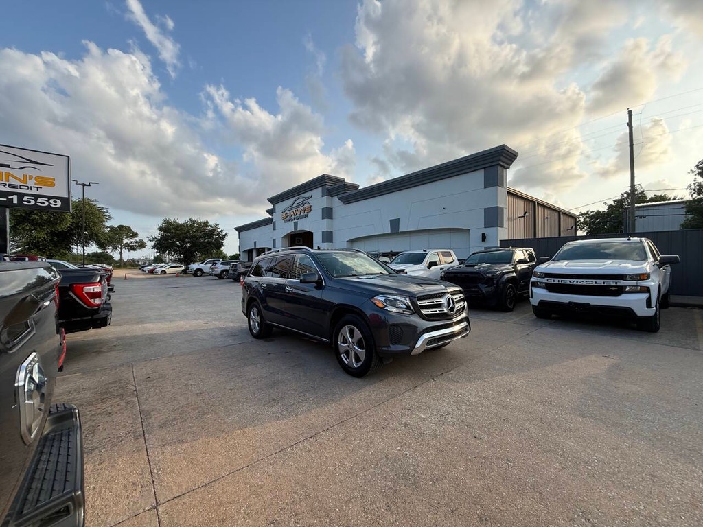 Mercedes-Benz GLS Vehicle Full-screen Gallery Image 45