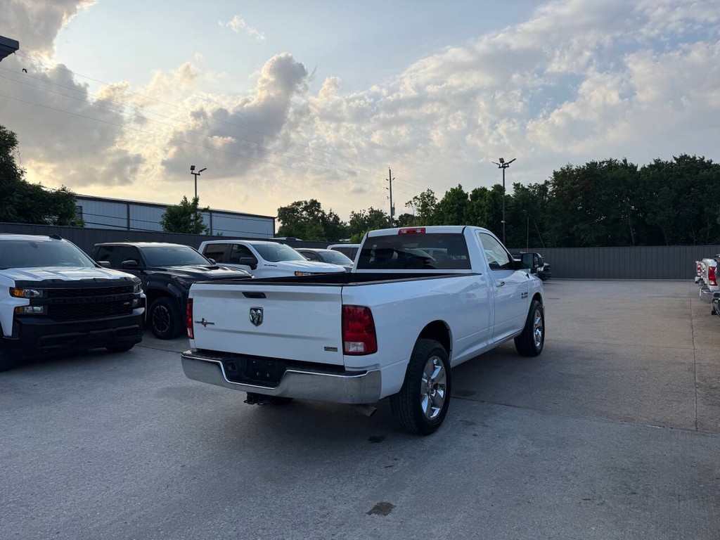 Ram 1500 Vehicle Full-screen Gallery Image 05