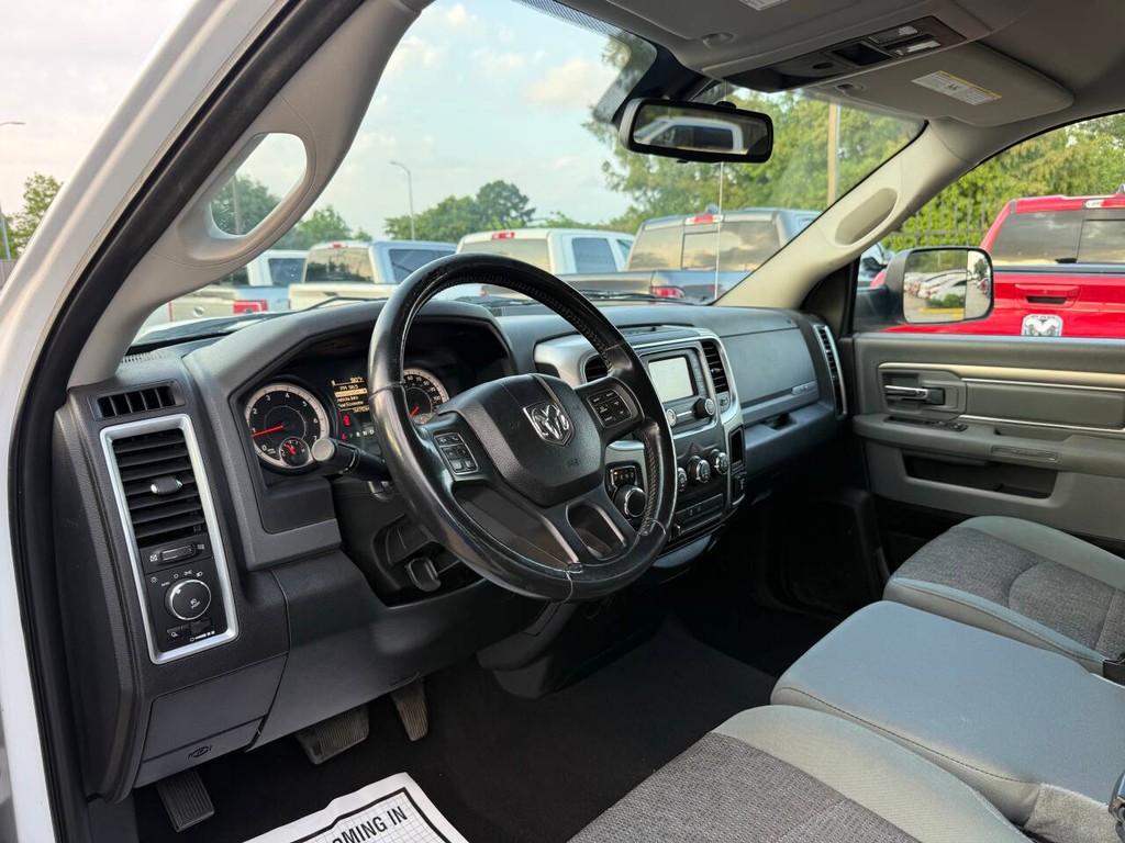 Ram 1500 Vehicle Full-screen Gallery Image 06