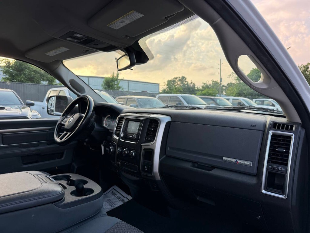 Ram 1500 Vehicle Full-screen Gallery Image 10