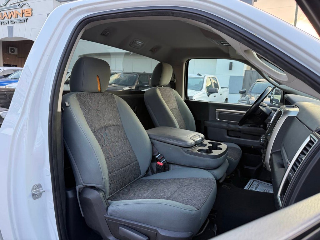 Ram 1500 Vehicle Full-screen Gallery Image 11