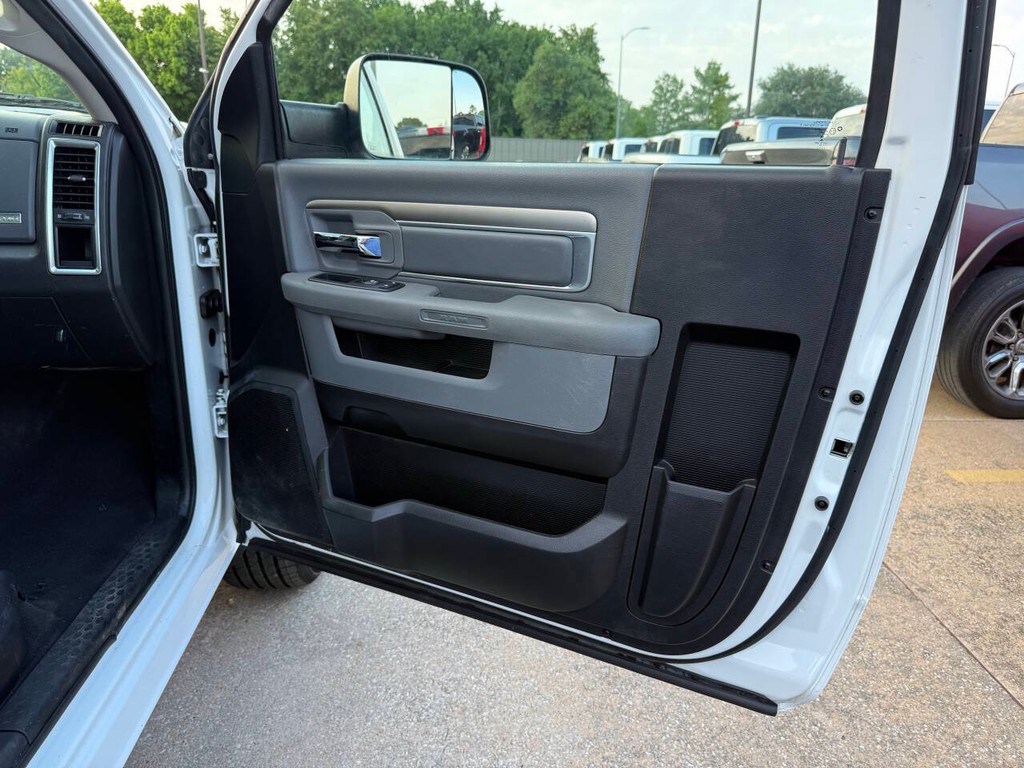 Ram 1500 Vehicle Full-screen Gallery Image 12