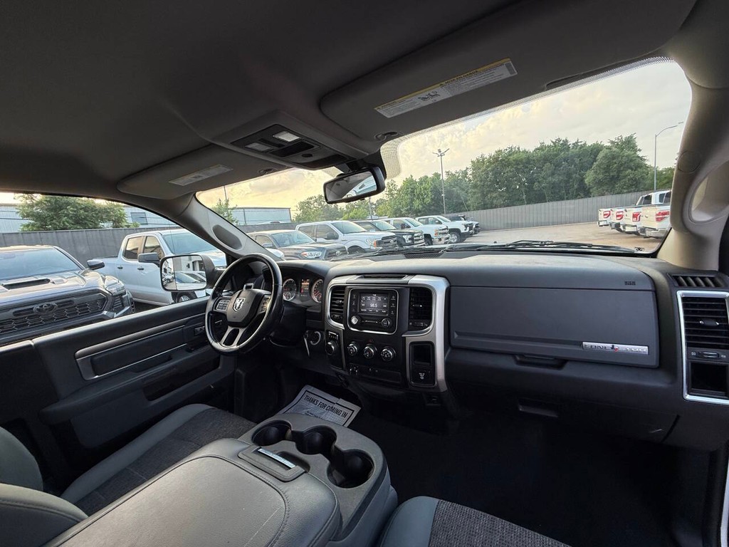 Ram 1500 Vehicle Full-screen Gallery Image 14