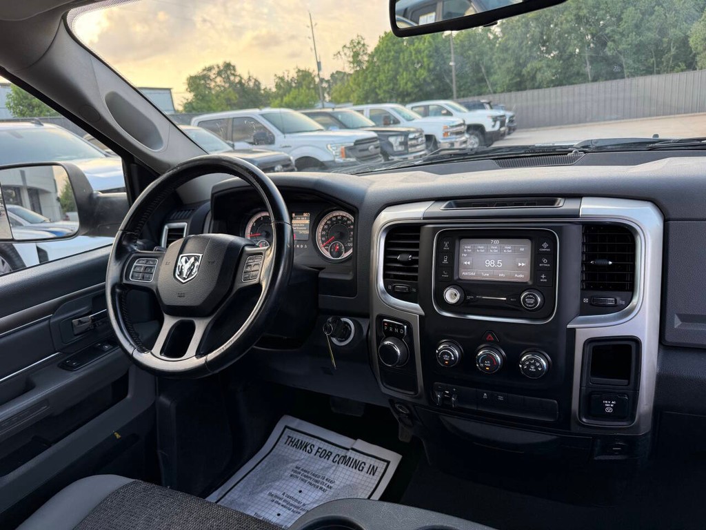 Ram 1500 Vehicle Full-screen Gallery Image 15