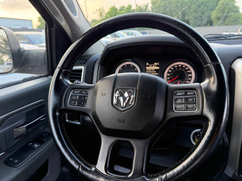 Ram 1500 Vehicle Full-screen Gallery Image 17