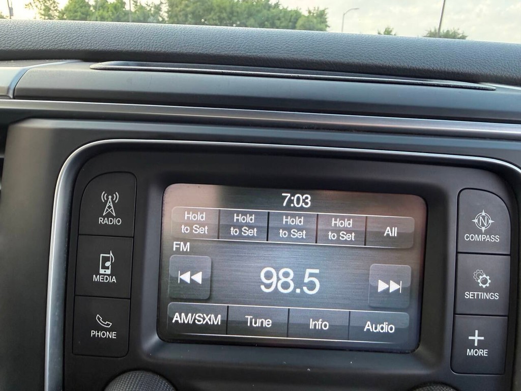 Ram 1500 Vehicle Full-screen Gallery Image 19