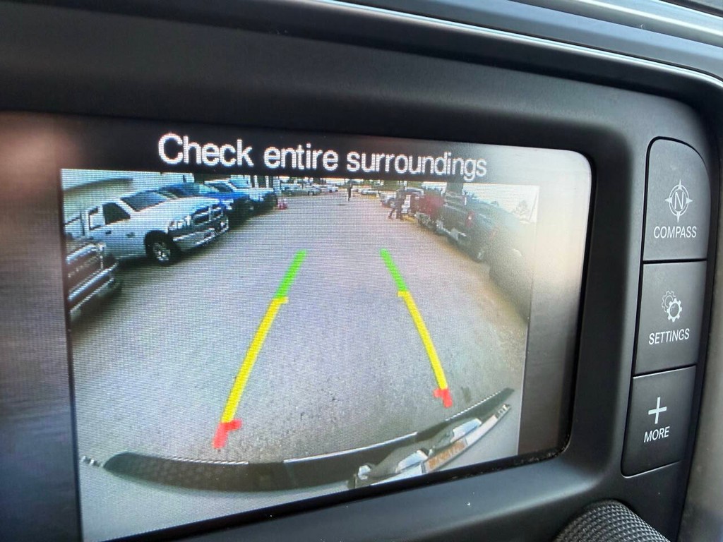 Ram 1500 Vehicle Full-screen Gallery Image 21