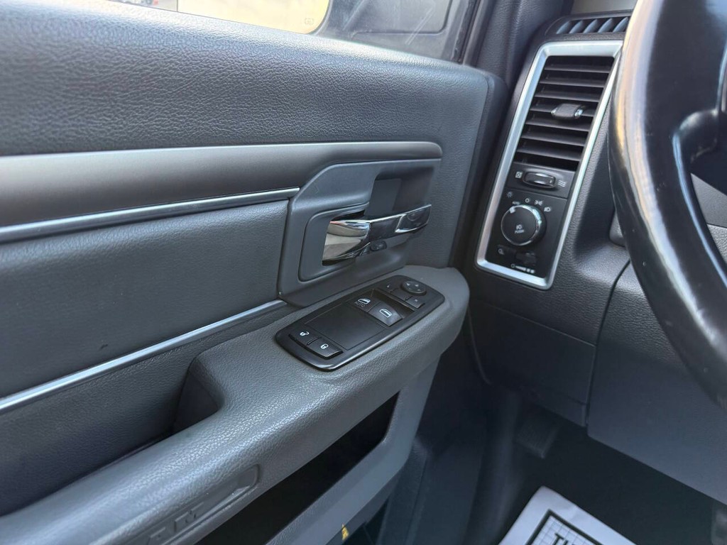 Ram 1500 Vehicle Full-screen Gallery Image 23