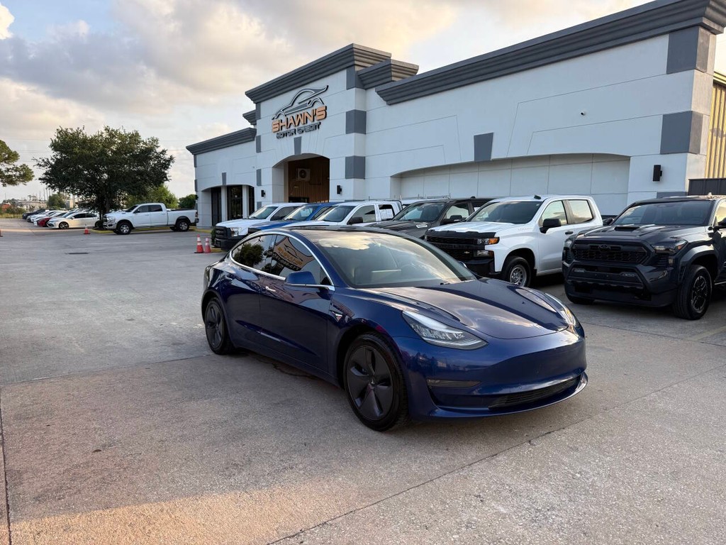 Tesla Model 3 Vehicle Full-screen Gallery Image 02