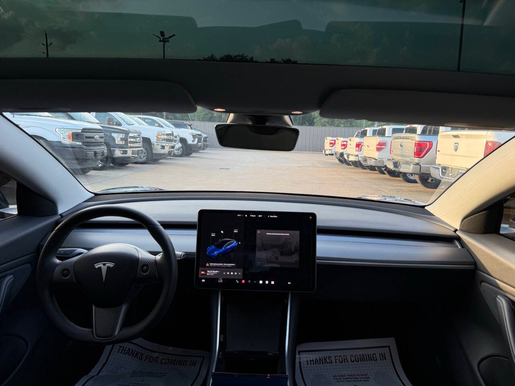Tesla Model 3 Vehicle Full-screen Gallery Image 17