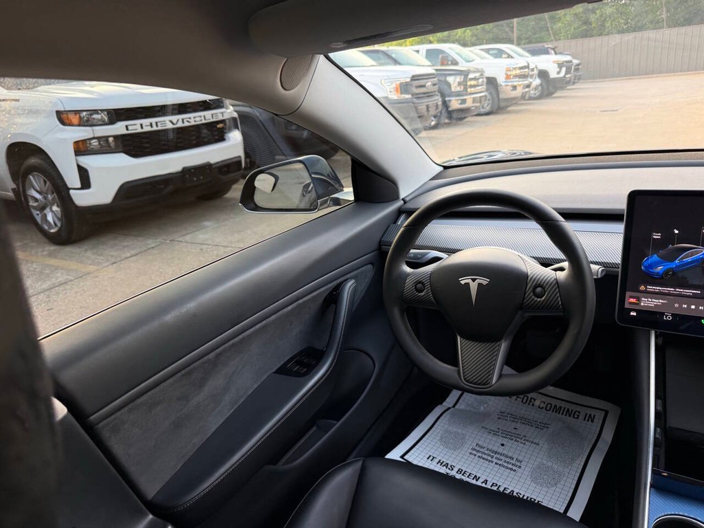 Tesla Model 3 Vehicle Full-screen Gallery Image 19