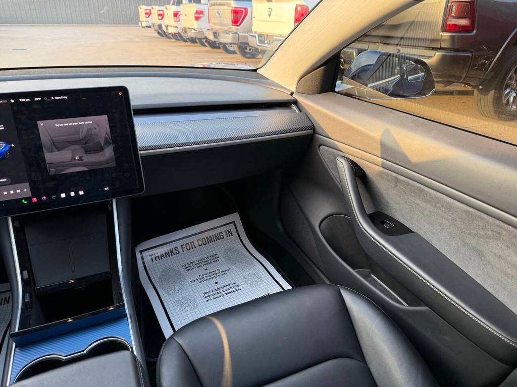 Tesla Model 3 Vehicle Full-screen Gallery Image 20