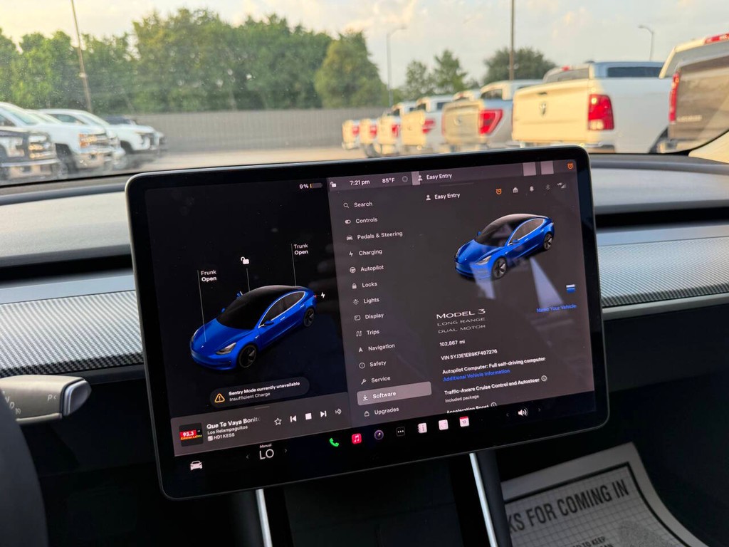 Tesla Model 3 Vehicle Full-screen Gallery Image 25